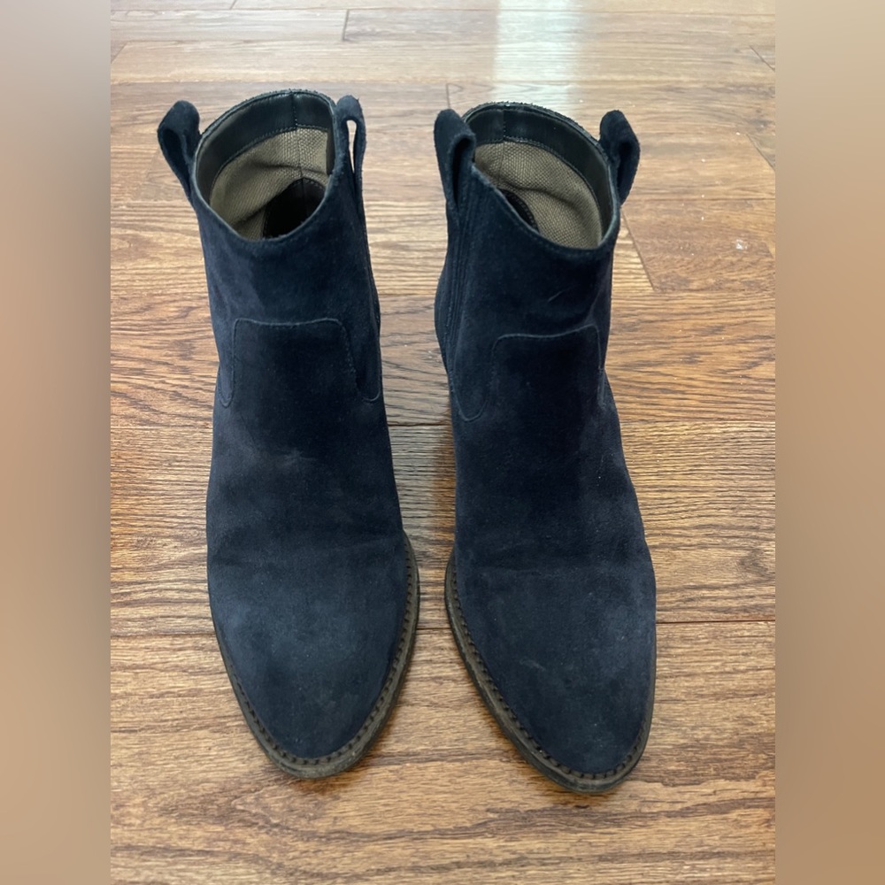 Burberry boots with box